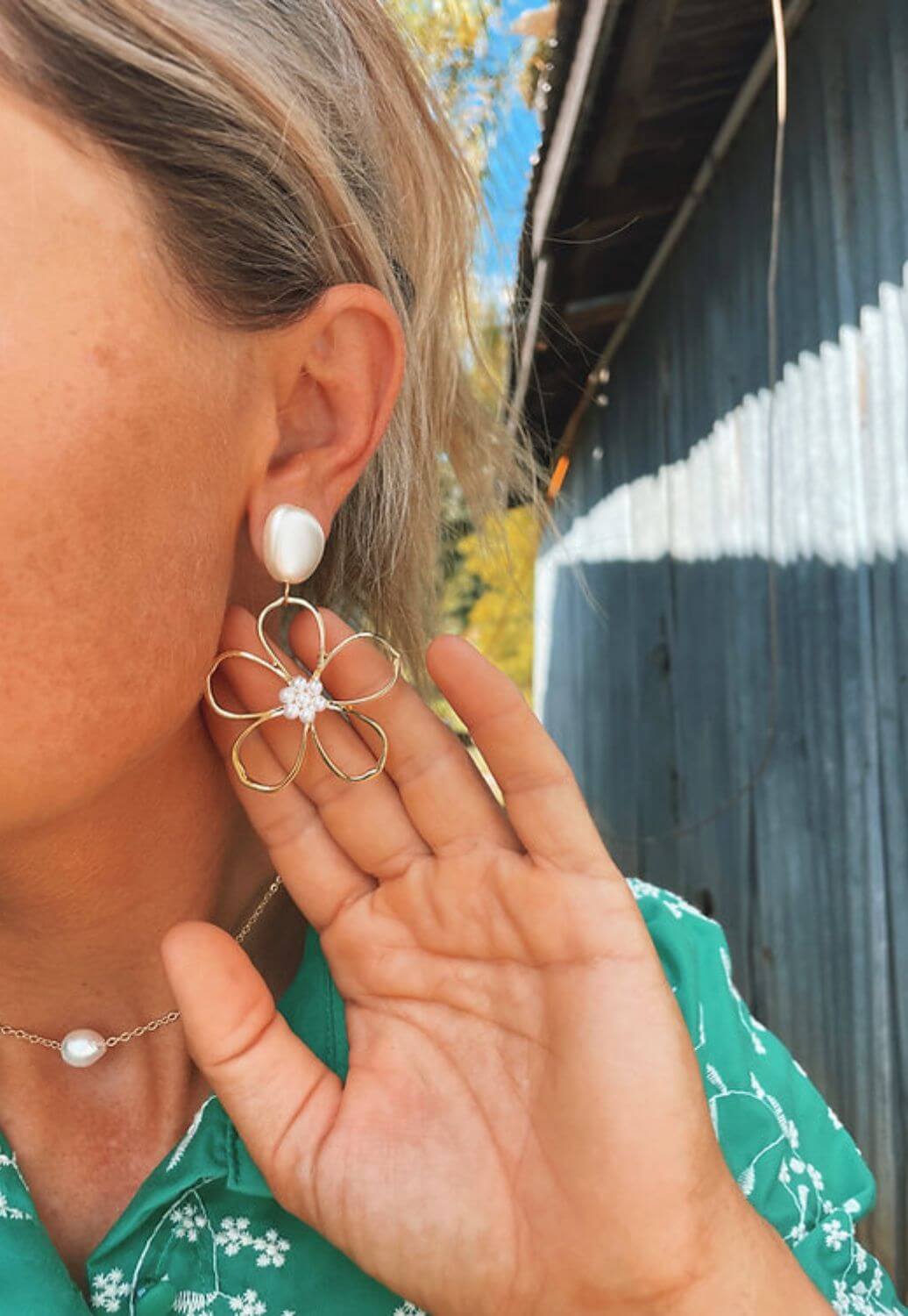 Treasure Chest Co Pearly Floral Earrings