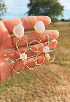 Treasure Chest Co Pearly Floral Earrings