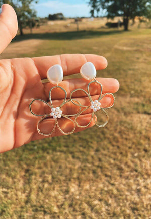 Treasure Chest Co Pearly Floral Earrings