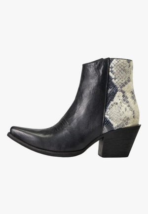 Ariat FOOTWEAR - Womens Fashion Boots Ariat Womens Carmelita Snake Print Boot